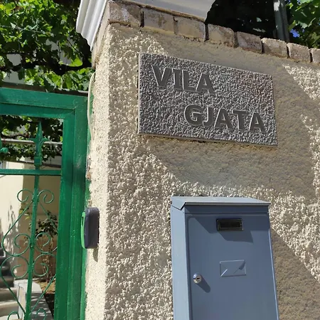 Apartamento Gjata *
