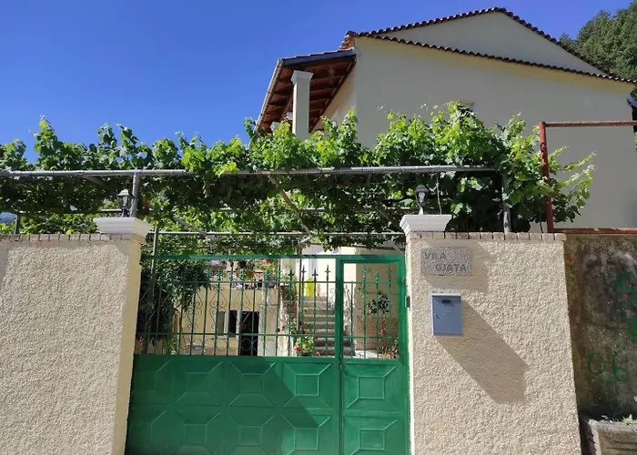 Gjata Apartamento *