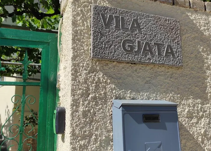 Apartamento Gjata *